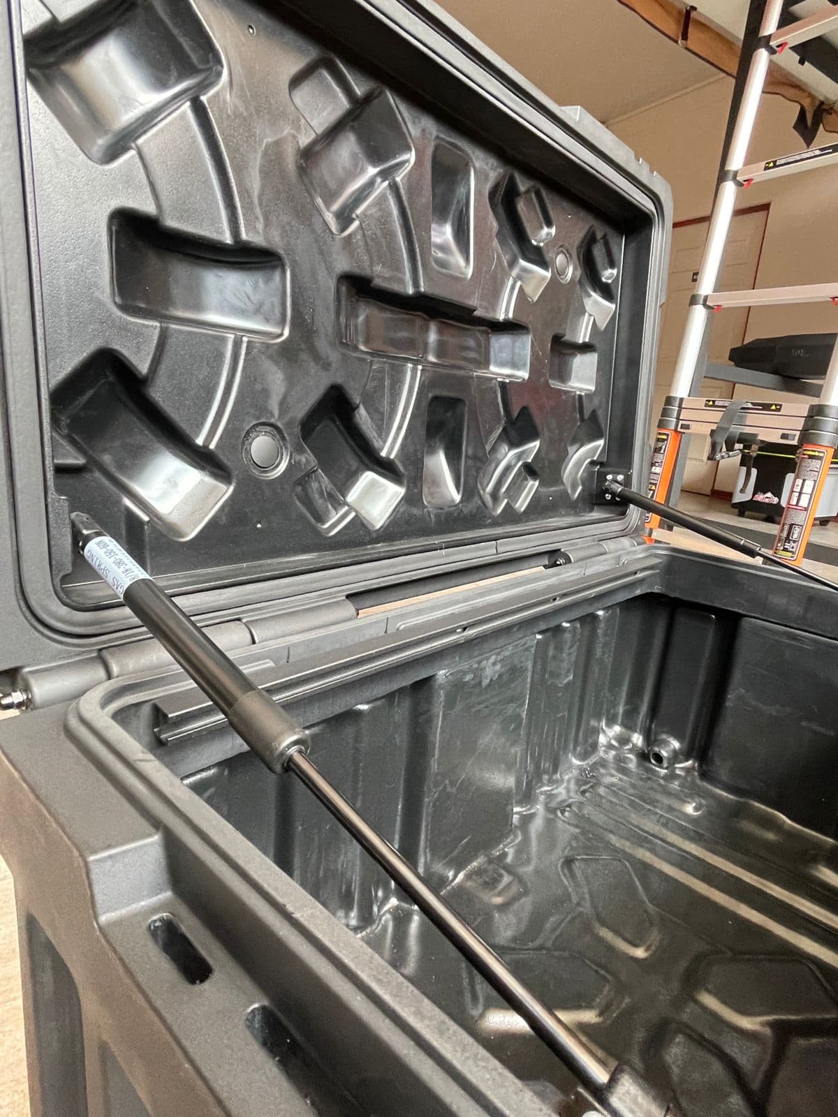 Caja Táctica de 105 Litros 3