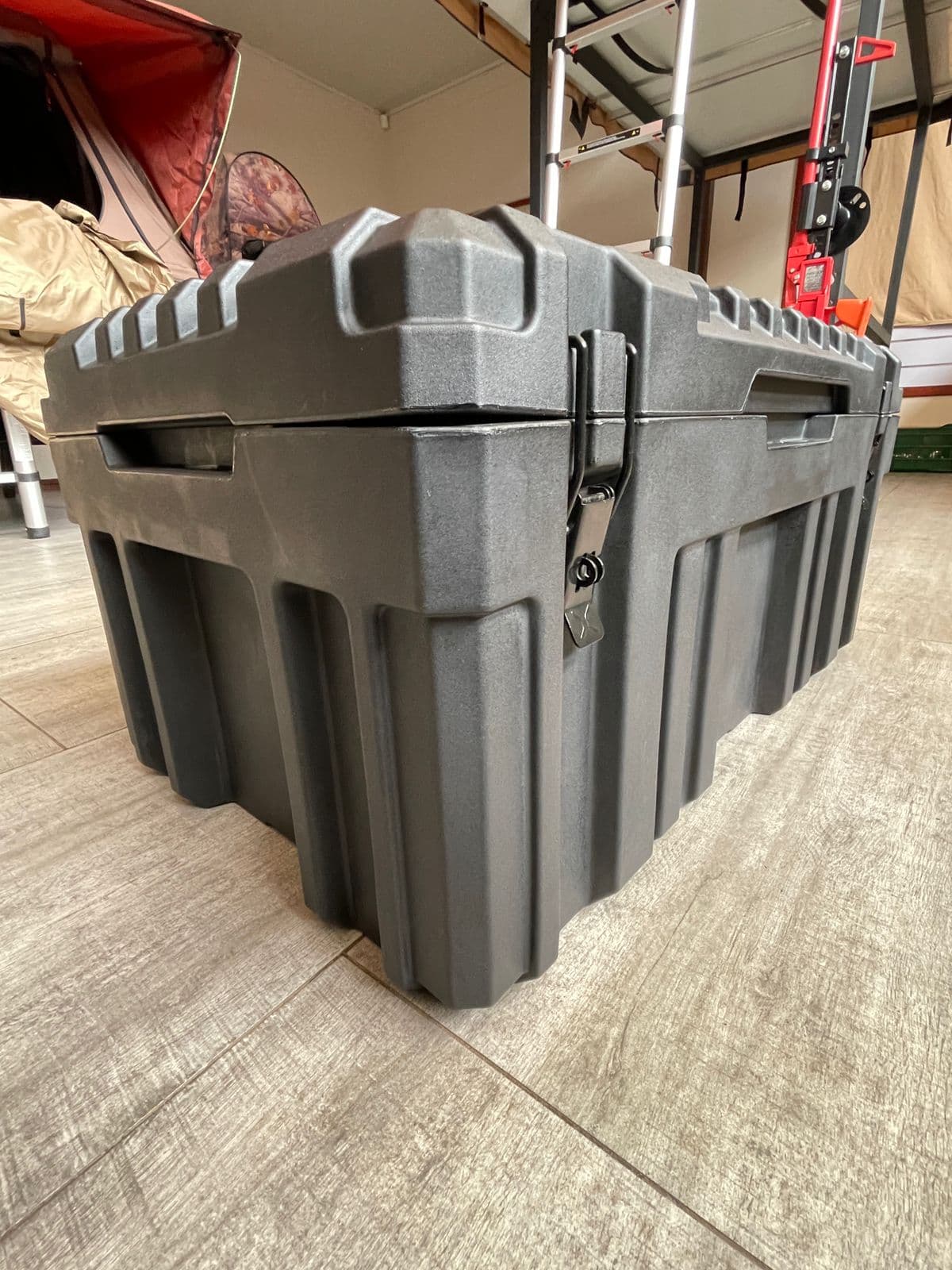 Caja Táctica de 105 Litros 2