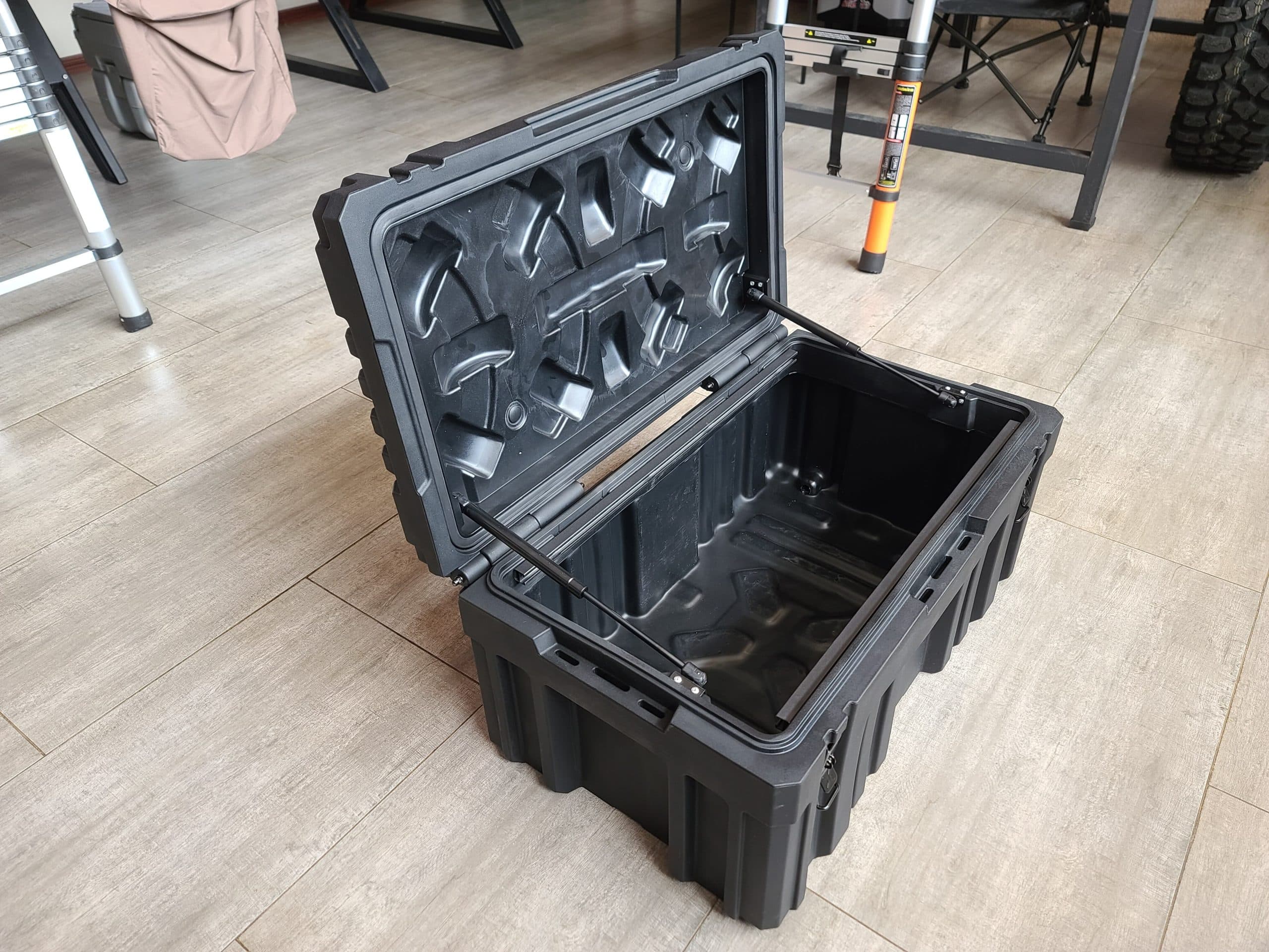 Caja Táctica de 105 Litros 6
